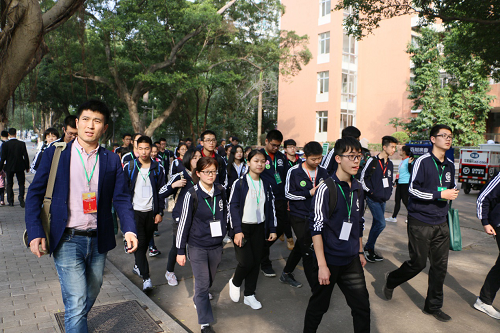 营员参观南校园