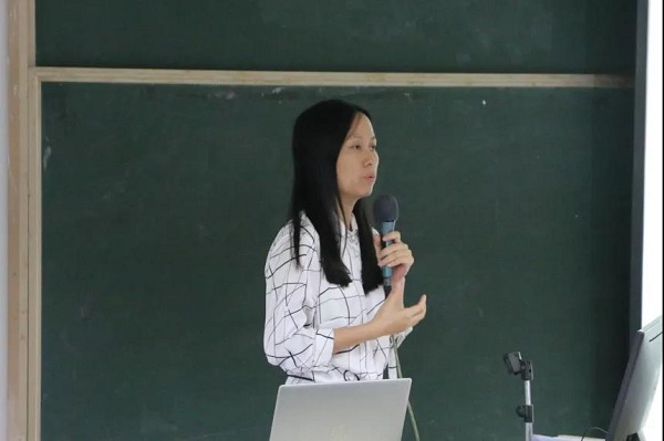 （图12 环境科学系系主任 杨欣教授）