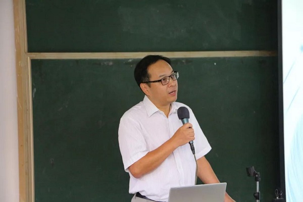 （图3 院长仇荣亮教授致辞）