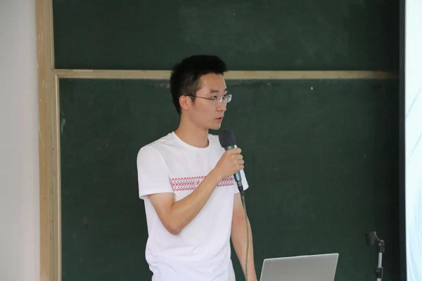 （图4-1 陈子健发言）