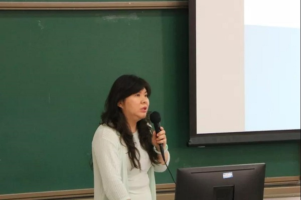 （图9 研究生秘书张轶男老师）