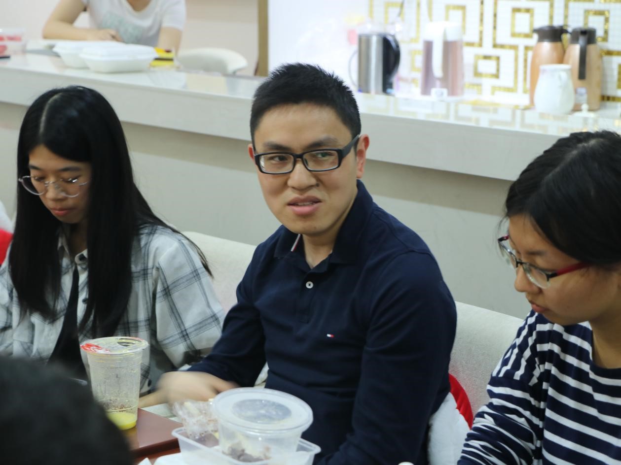 夏德华副教授与同学们交流自己大学时的经历