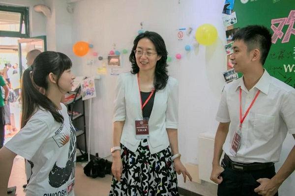 （图4-4&nbsp;报到现场）