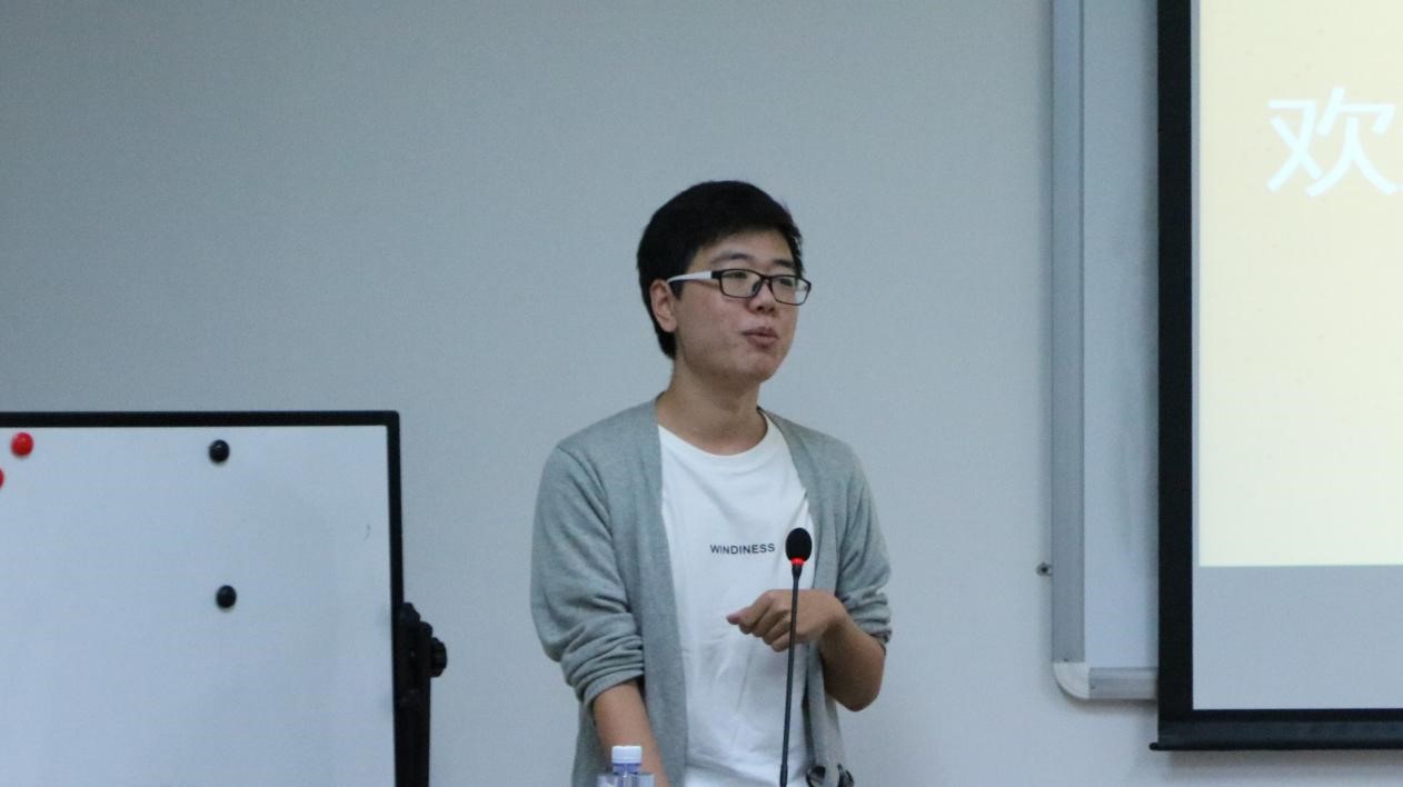 新闻媒体中心主任石彬讲话