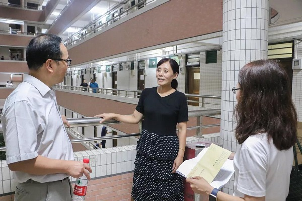 （图10-2&nbsp;走访宿舍）