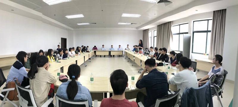 郑慧副书记主持开场