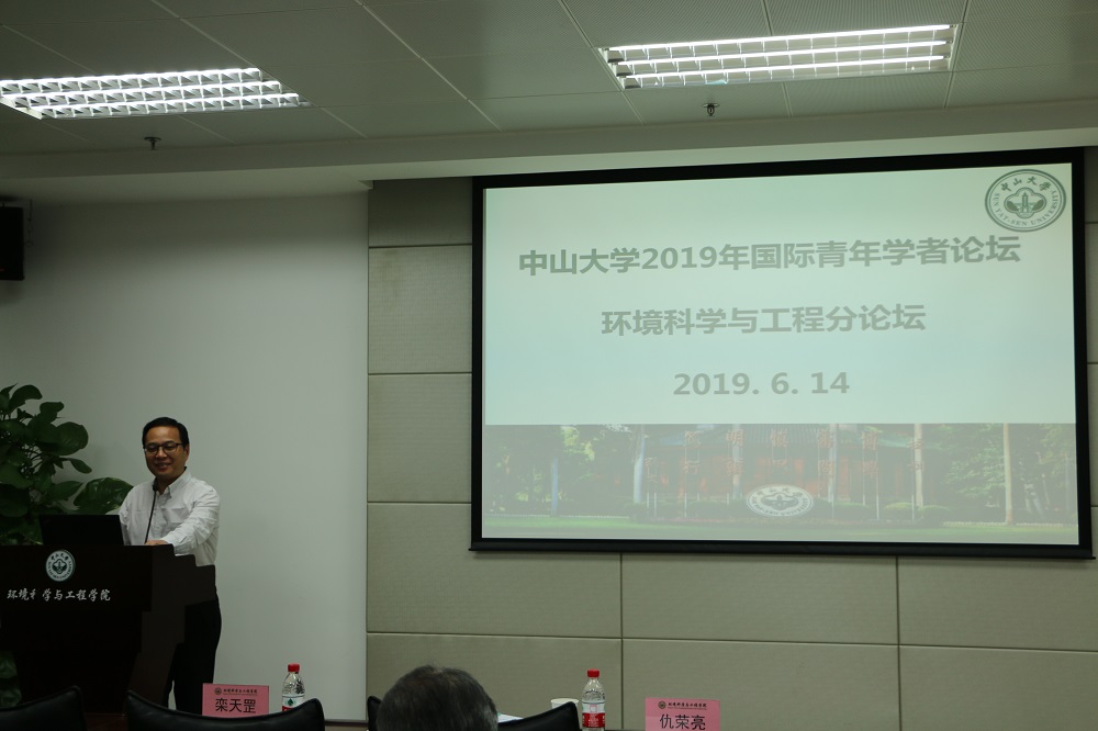 仇荣亮院长进行开场致词