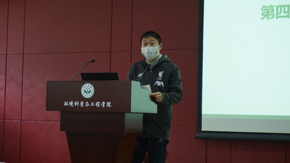 院分工会副主席彭逸生作第四届分工会经费使用情况报告